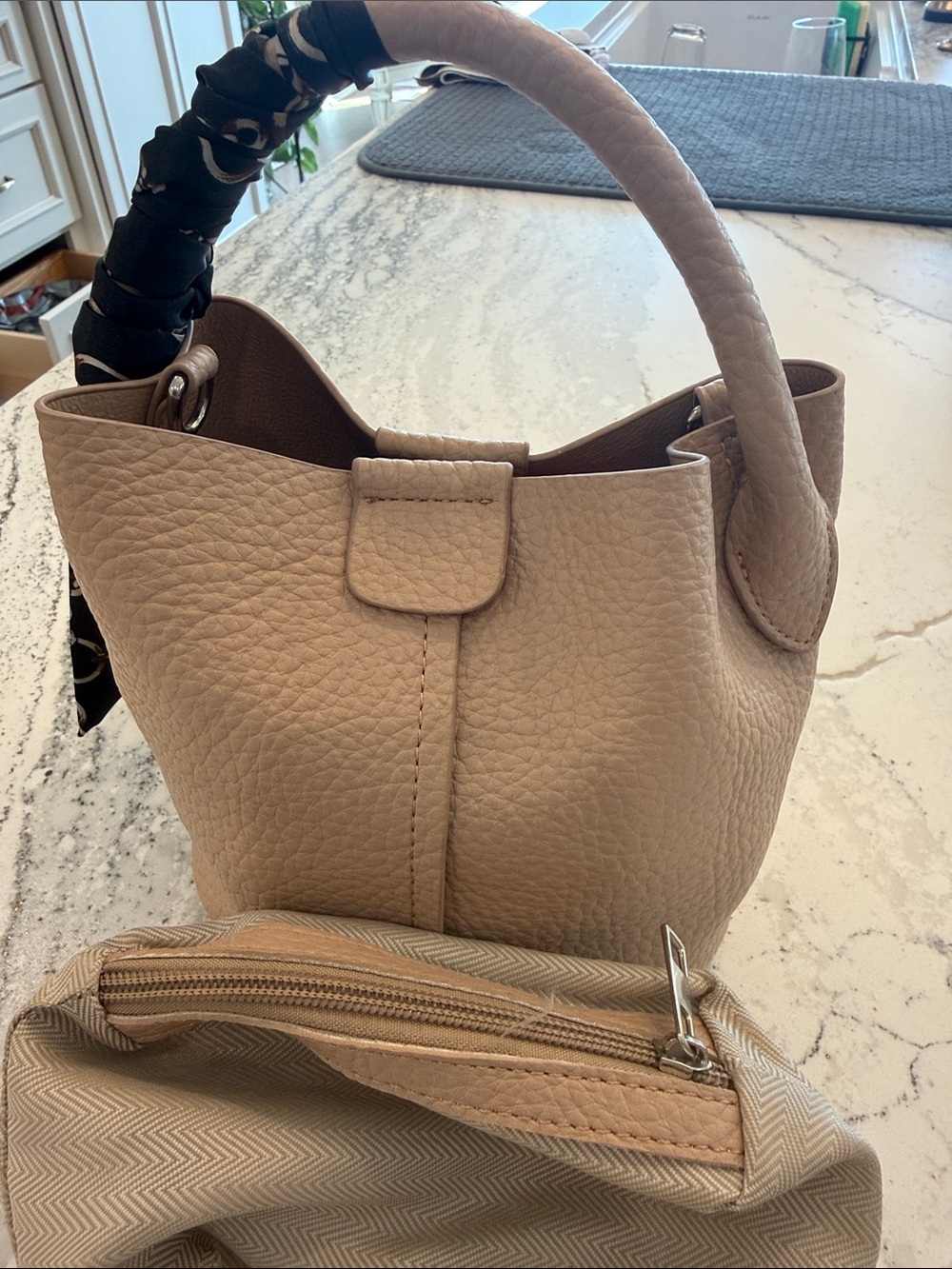 Beige Women's Leather Bucket Bag – Elegant Everyday Tote